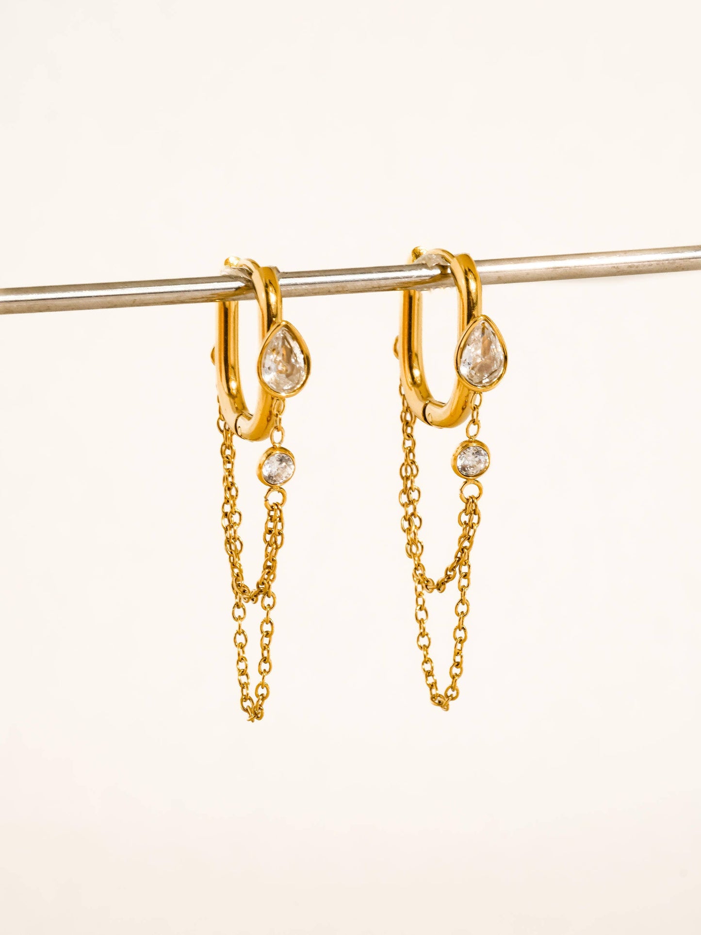 Lucy Chain Link Drop Huggies