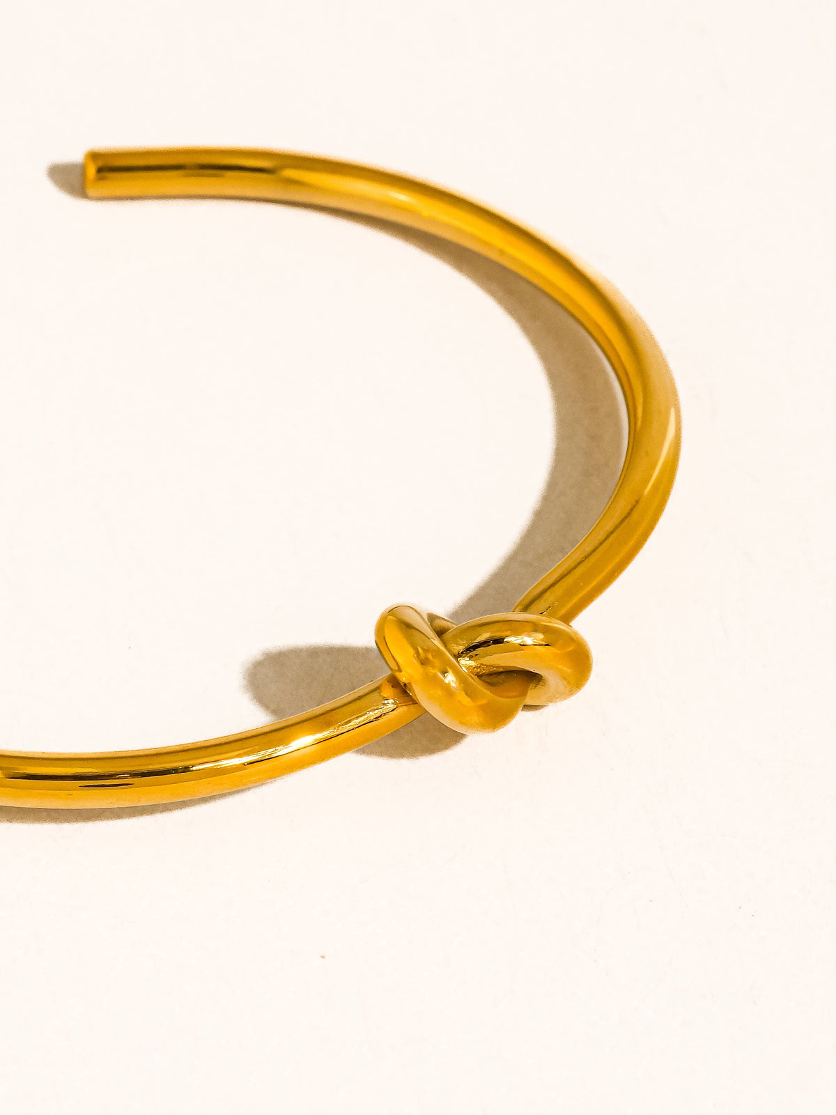 Rony 18K Gold Non-Tarnish Knot Bracelet